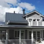 Omakotitalo konesaumakatolla